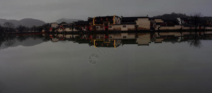 宏村烟雨映西湖图片