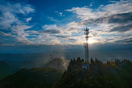 航拍5G信号塔国家基础建设屹立云端摄影配图图片