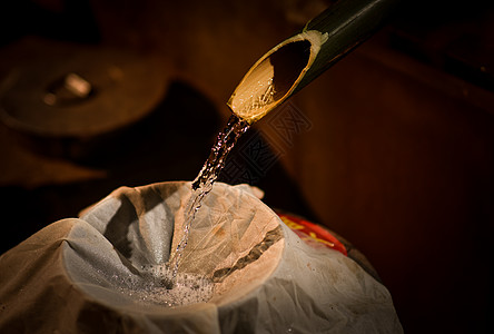 传统酿酒工艺背景图片