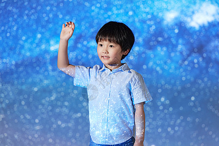 投影光小男孩探索观察宇宙星河背景