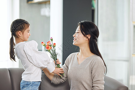 康乃馨与小女孩给母亲送鲜花的女孩背景