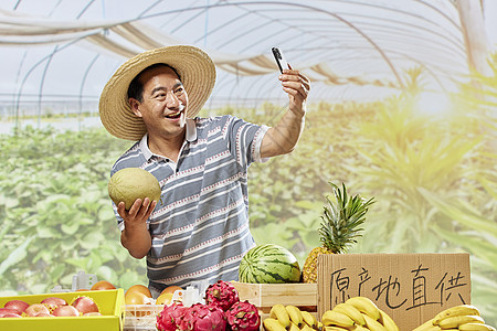 农民手机直播售卖水果图片