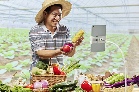 线上直播销售蔬菜的菜农图片