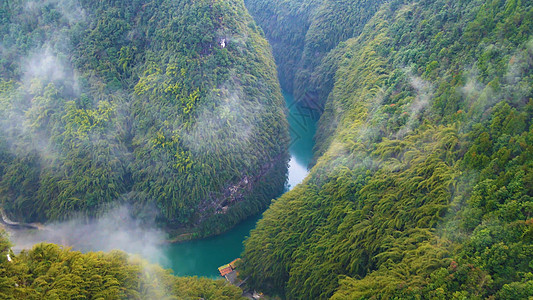 阿依河河谷峡谷云雾缭绕绿水青山阿依河河谷峡谷云雾缭绕绿水青山背景图片