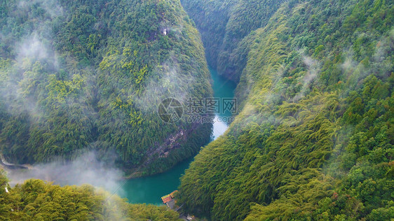 阿依河河谷峡谷云雾缭绕绿水青山阿依河河谷峡谷云雾缭绕绿水青山图片