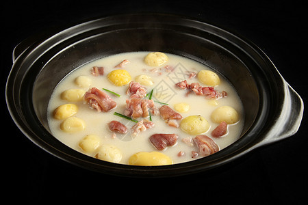 中式美食小土豆煲猪手图片