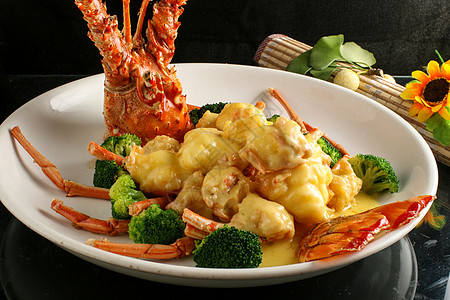 厨师拿西兰花中式美食龙虾背景