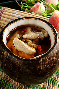 中餐椰子母鸡汤图片