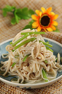 中餐凉拌芦蒿杏鲍菇图片