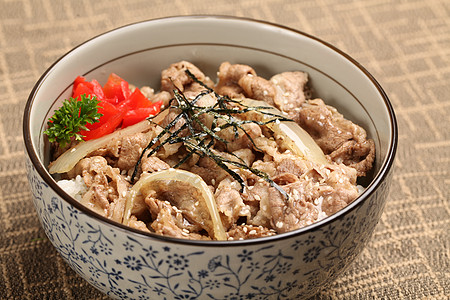 日式牛肉饭图片