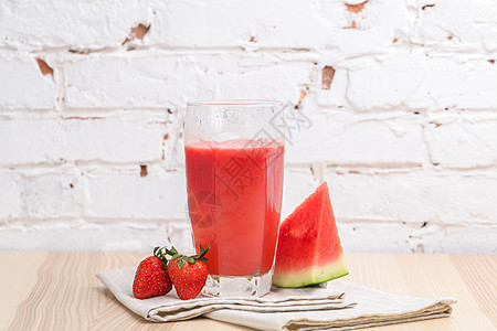 草莓西瓜汁图片