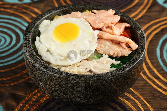 鸡肉石锅拌饭图片