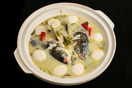 鱼头鱼圆煲砂锅煲杂菜高清图片