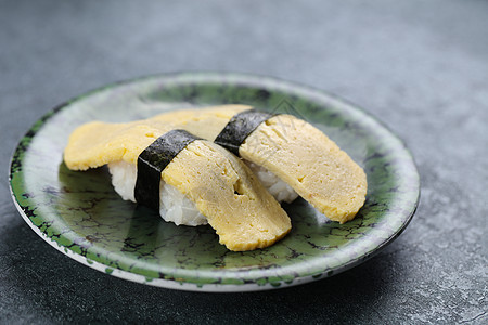 烤鳗鱼寿司图片