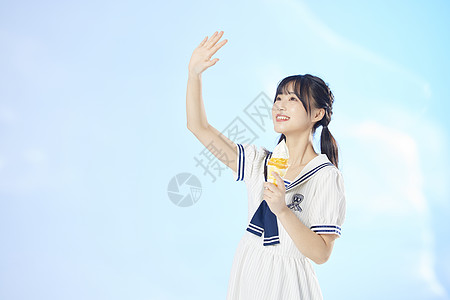 可爱美女夏日吃冰淇淋形象图片