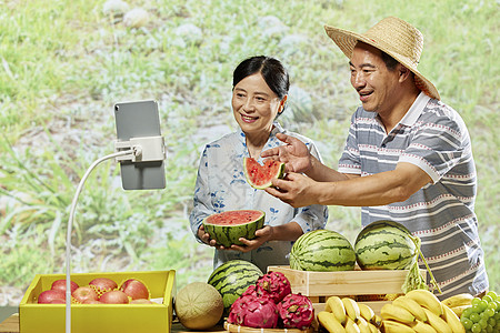 苹果香蕉农民夫妇网络直播间售卖西瓜背景