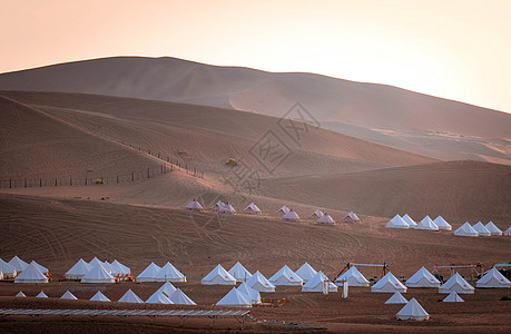 户外沙漠露营营地图片