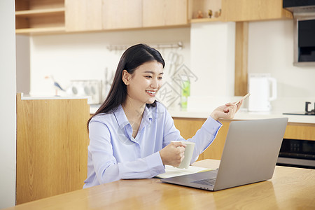 年轻女性居家网络会议背景图片