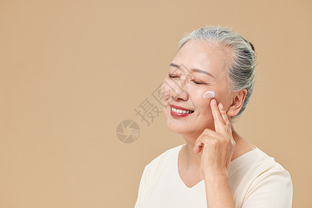 健康老年人护肤概念图片