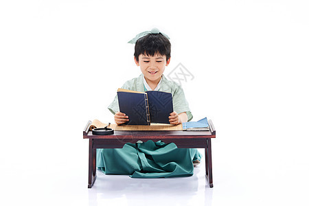 阅读国学书籍的男孩小男孩高清图片素材