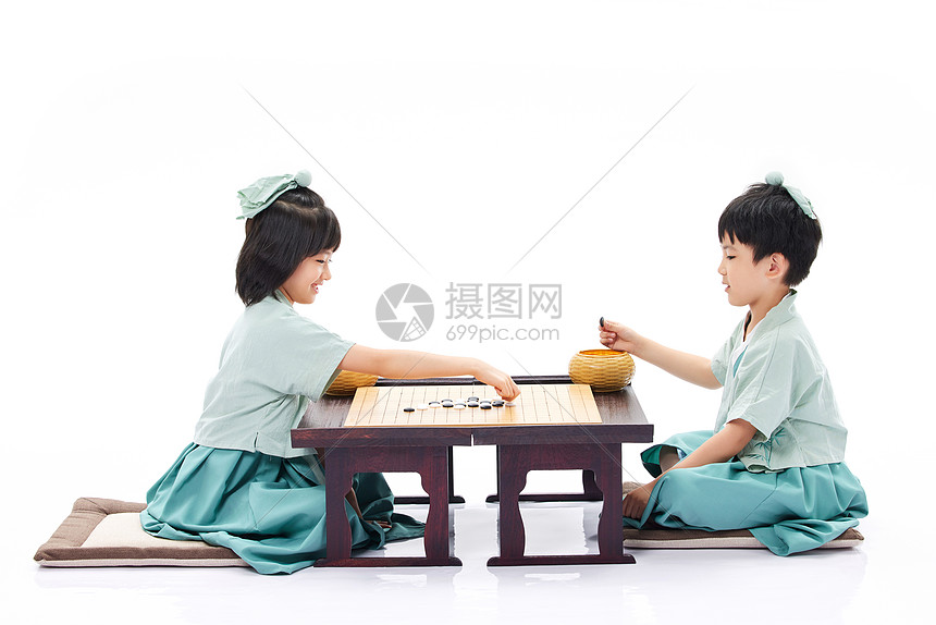 古风儿童下棋博弈形象图片