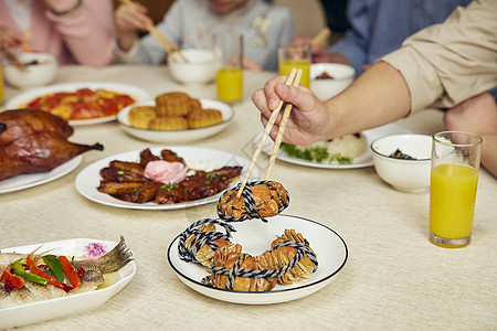 中秋聚餐吃大闸蟹图片