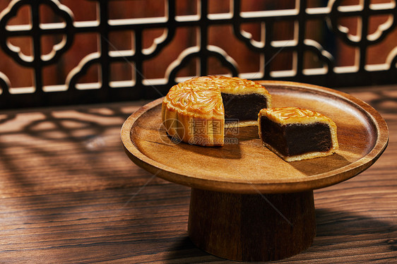 传统中秋豆沙馅月饼图片