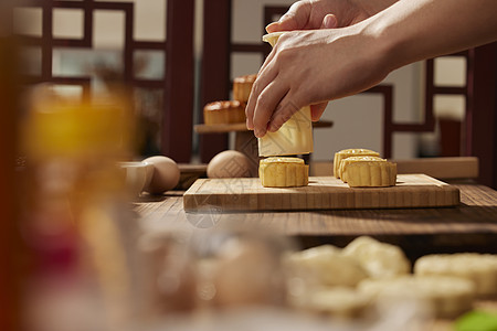 中秋佳节中国风模具制作月饼背景