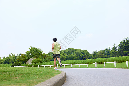 跑步锻炼青年男性户外公园跑步背景