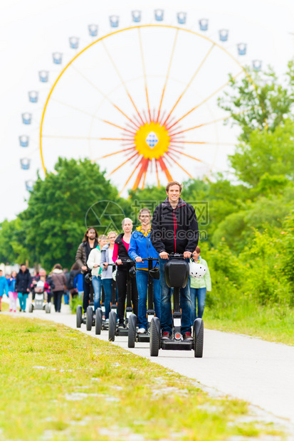 指导Segway主题公园旅图片