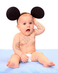 米老鼠耳朵里可爱的小宝的画像图片