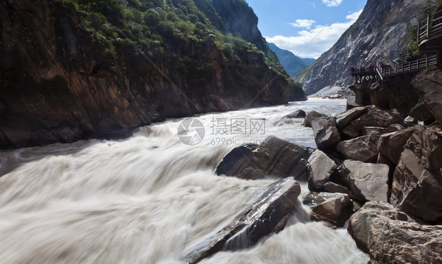 云南省丽江市虎跳峡图片