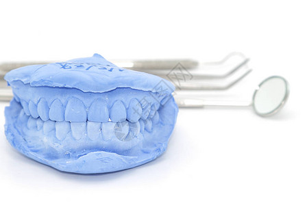 假牙铸造石膏模型和牙科工具套装图片