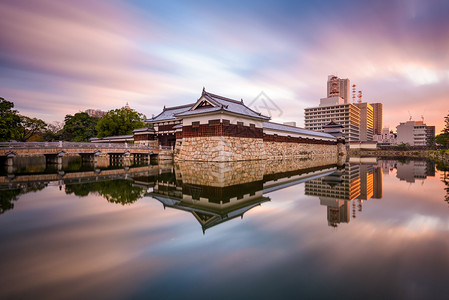 日本广岛的城堡护城河图片