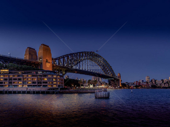 黄昏的悉尼海港大桥图片