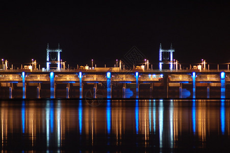 夜间水力发电大坝图片