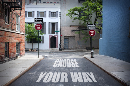 选择你的方式交通标志挑战概念图片