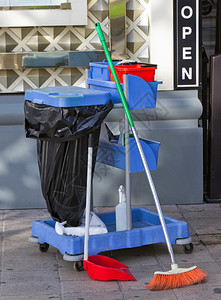 清洁街道工作组扫帚图片