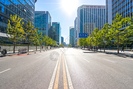 通过北京现代建筑造背景图片