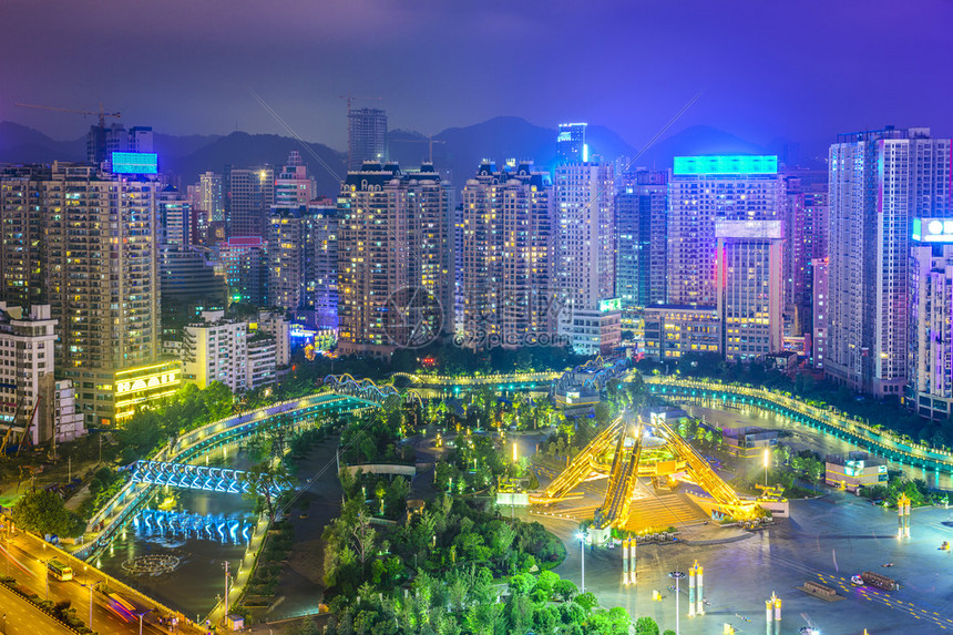 桂阳城市景色在晚上在图片