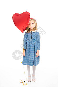 可爱的小女孩有心脏形状的气球图片