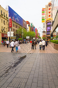 上海最大的购物街有最古老和最大的百货商店图片