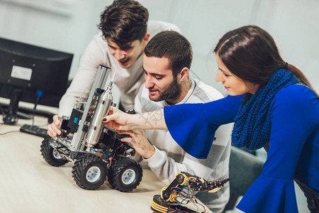 机器人学青年学生准备机器图片