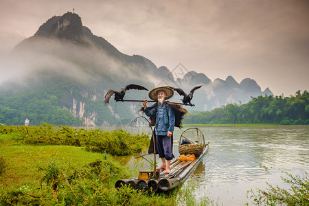 在广西洋水的李河上登高清图片