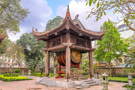越南河内文学寺的鼓图片