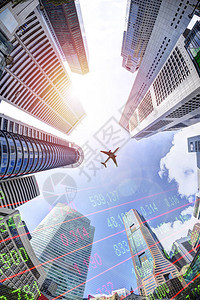 商业经济概念在新加坡商业和金融区的现代办公摩天大楼上显示股票市场行情图片
