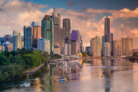 日出时澳大利亚布里斯班天际线的城市景观图像图片