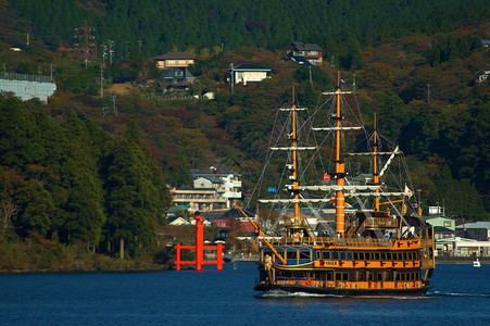 贵船神社秋季旅游季节在日本黑角背景