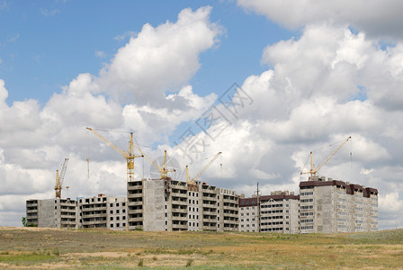 在城市郊区建造住宅图片