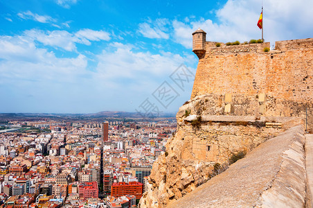 在西班牙科斯塔布兰卡著名旅游城市的空中巡视下圣芭拉城堡的AllicanteSantaB图片
